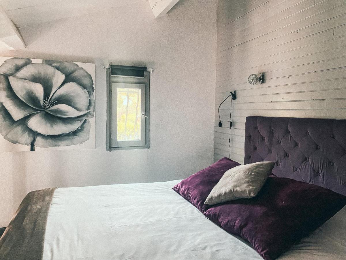 Auberge Des Pins Tourrettes Bagian luar foto