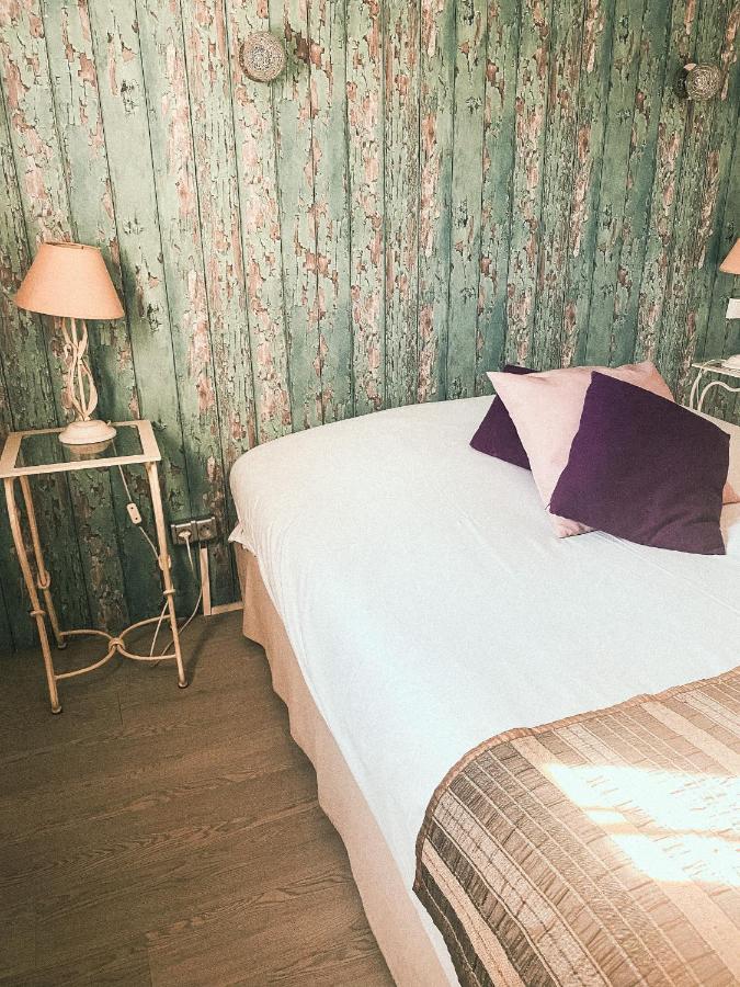 Auberge Des Pins Tourrettes Bagian luar foto