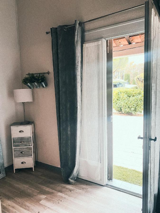 Auberge Des Pins Tourrettes Bagian luar foto