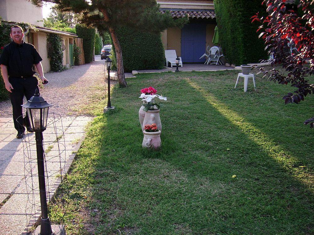 Auberge Des Pins Tourrettes Bagian luar foto