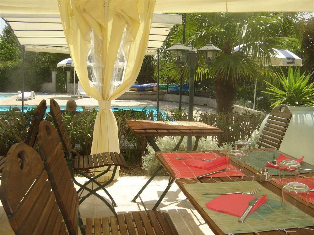 Auberge Des Pins Tourrettes Bagian luar foto