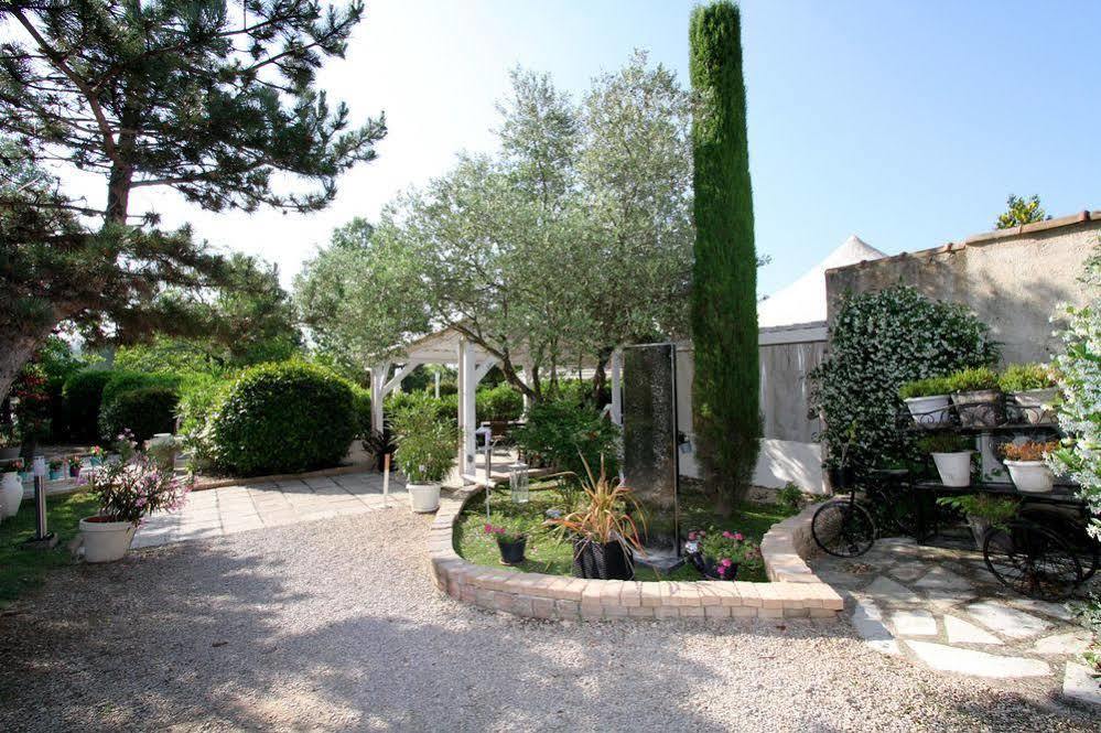 Auberge Des Pins Tourrettes Bagian luar foto