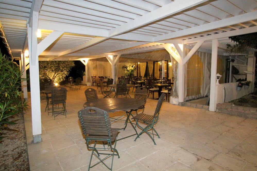 Auberge Des Pins Tourrettes Bagian luar foto