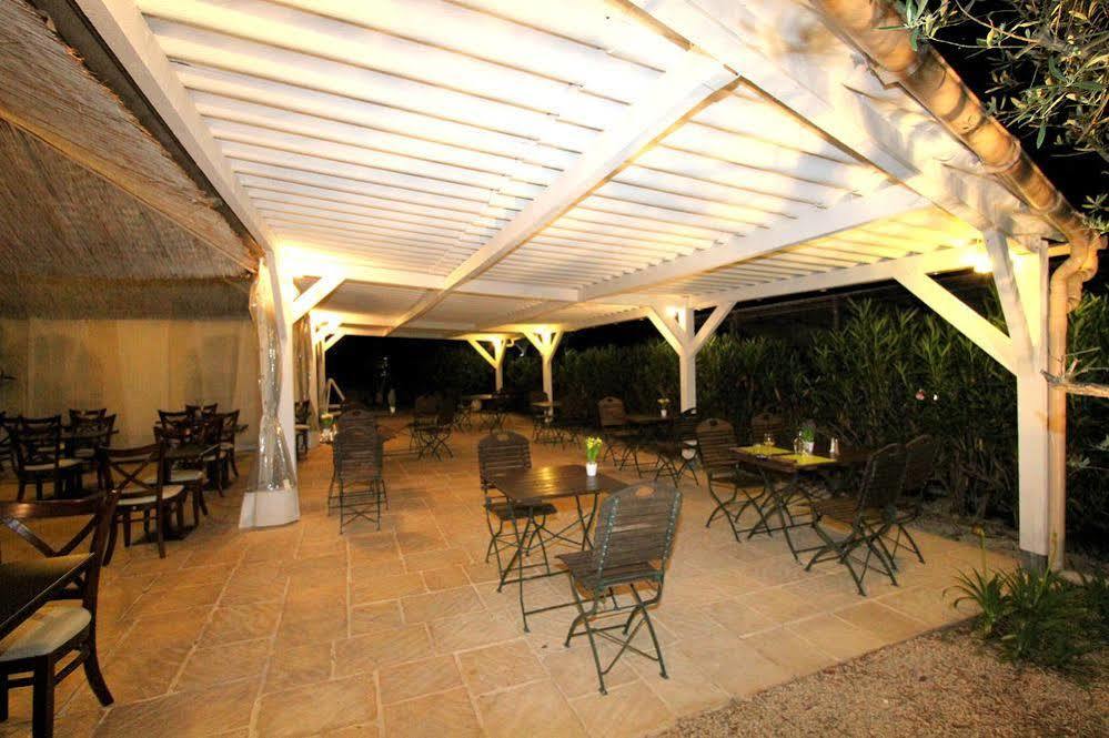 Auberge Des Pins Tourrettes Bagian luar foto