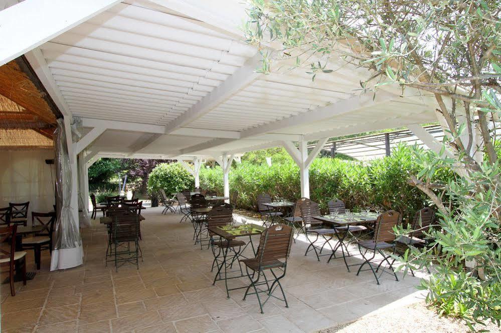 Auberge Des Pins Tourrettes Bagian luar foto