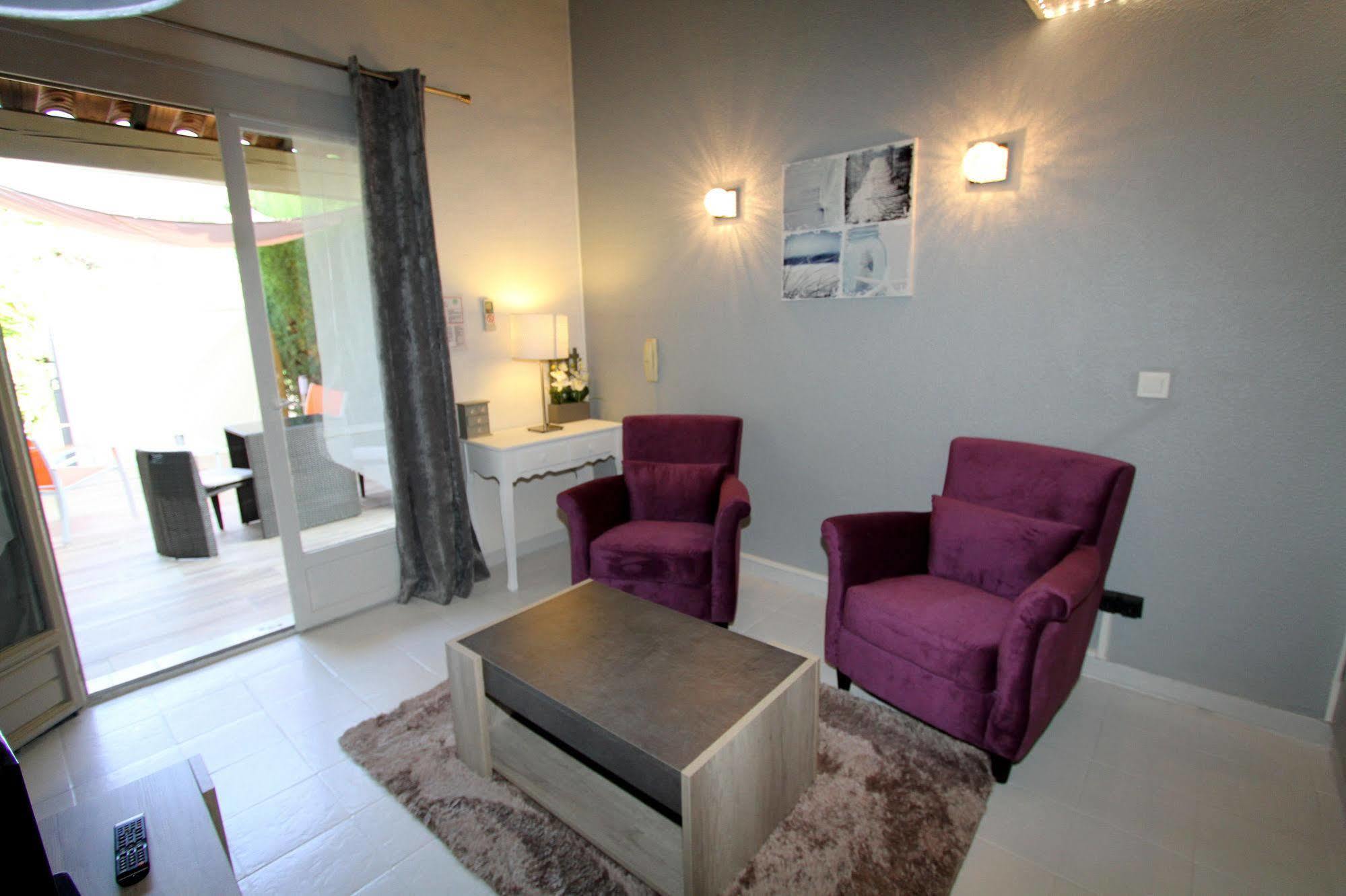 Auberge Des Pins Tourrettes Bagian luar foto