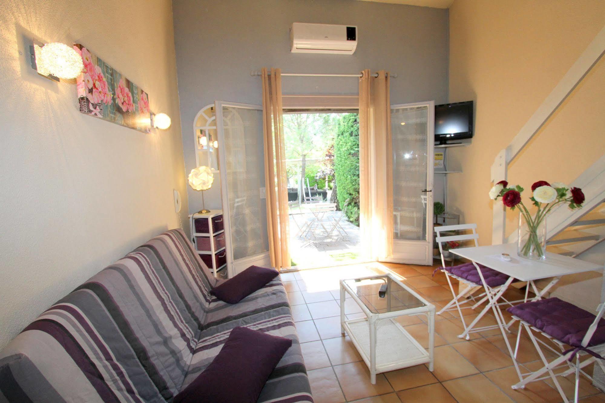 Auberge Des Pins Tourrettes Bagian luar foto