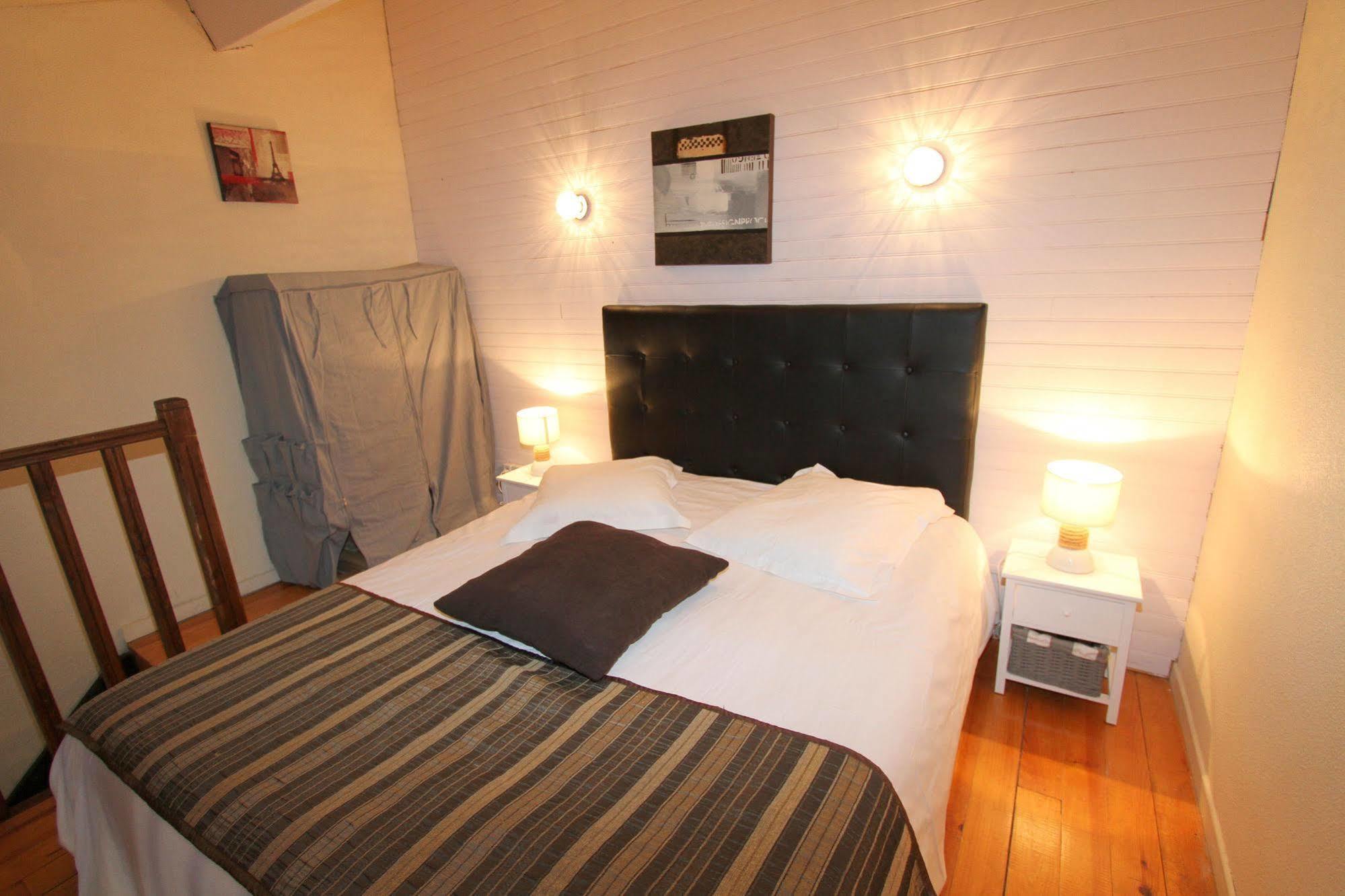 Auberge Des Pins Tourrettes Bagian luar foto
