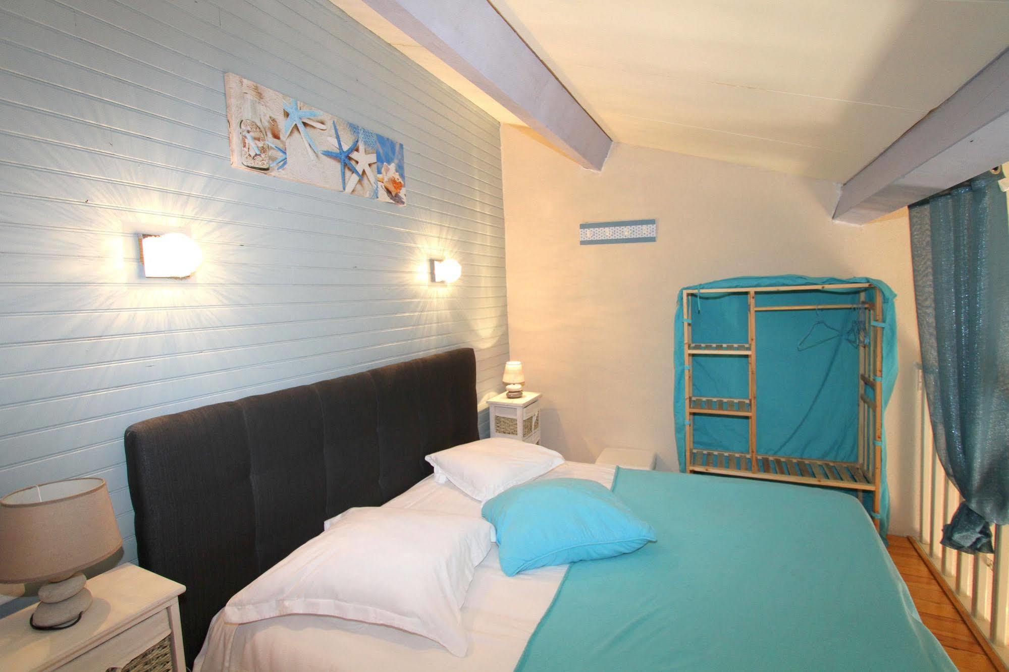 Auberge Des Pins Tourrettes Bagian luar foto