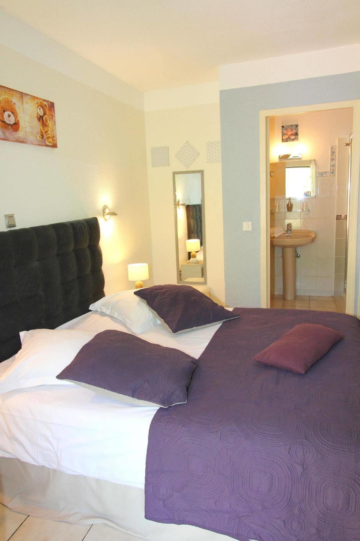 Auberge Des Pins Tourrettes Bagian luar foto