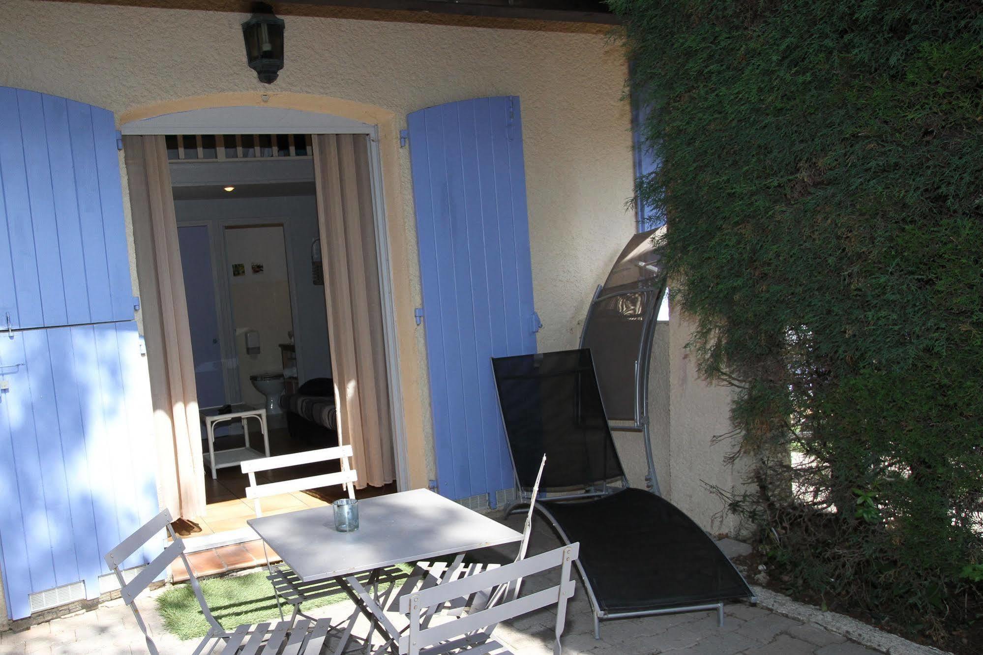 Auberge Des Pins Tourrettes Bagian luar foto